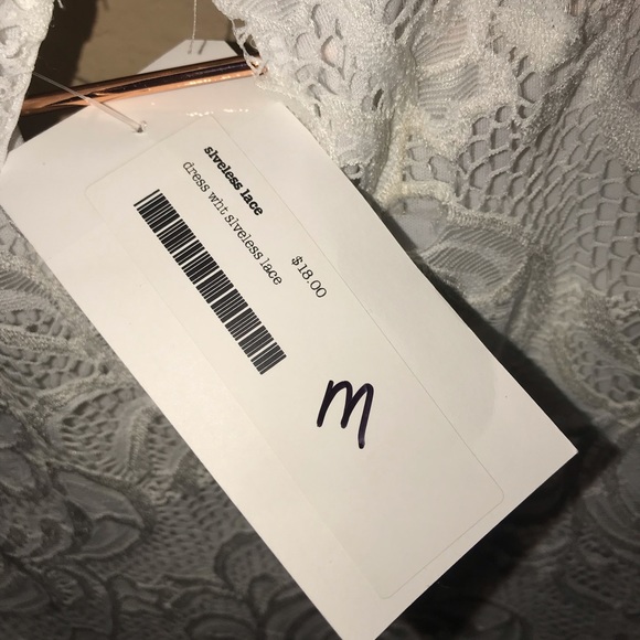 NWT Lace Keyhole Dress - Picture 7 of 7